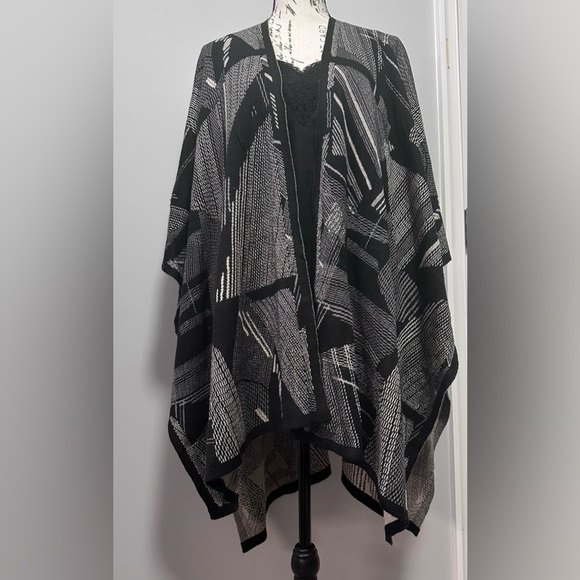🧣 Chico's Sparkle Plaid Black and Silver Reversible Wrap ✨ - Picture 8 of 9